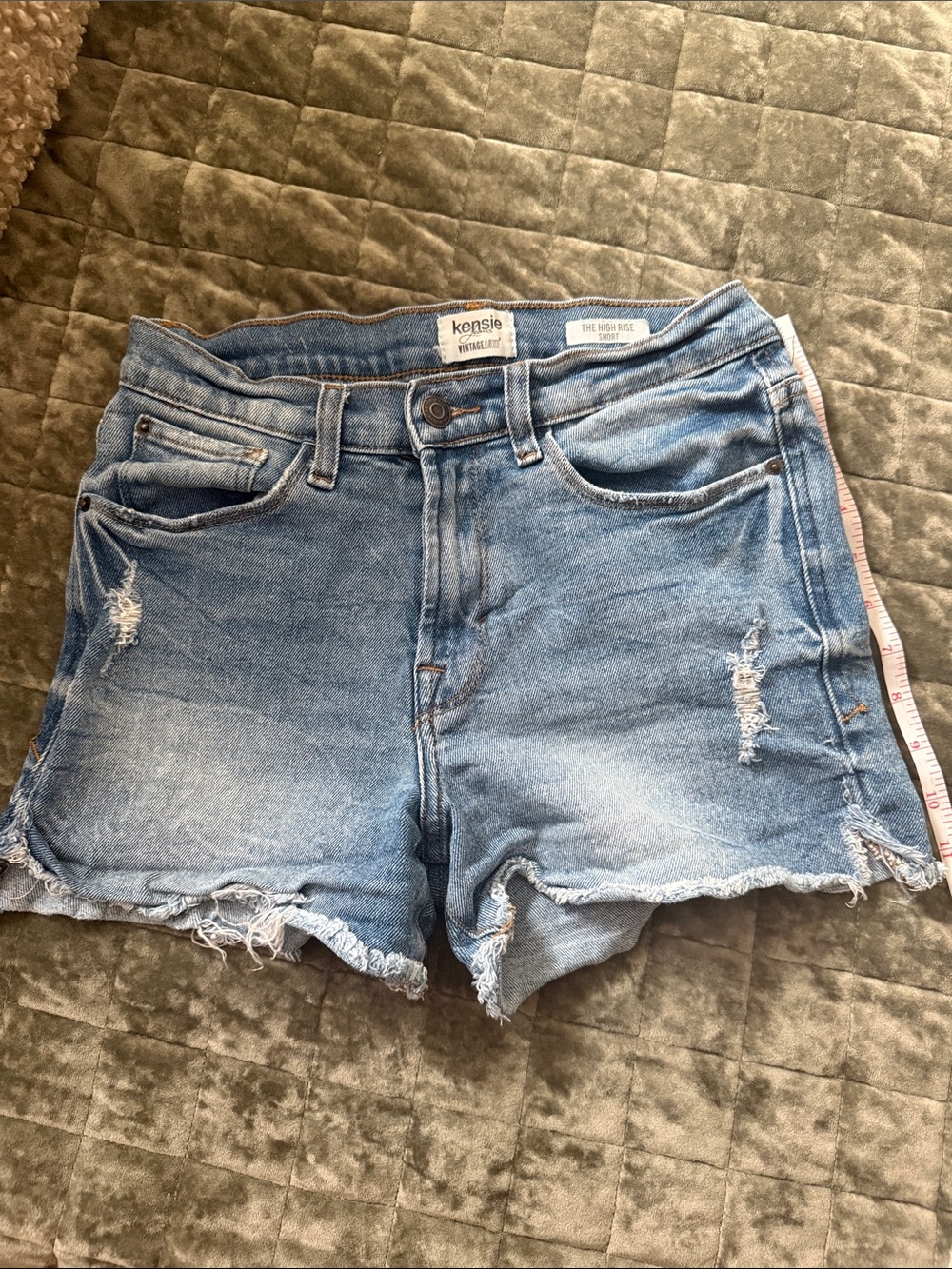 Kensie Light Blue Distressed Denim Shorts size 2/26